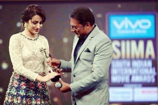 SIIMA 2017 Pics: Sensational Trisha Krishnan bags award for negative role in Kodi Trisha Krishnan looked beautiful and glamorous as she collected her SIIMA award